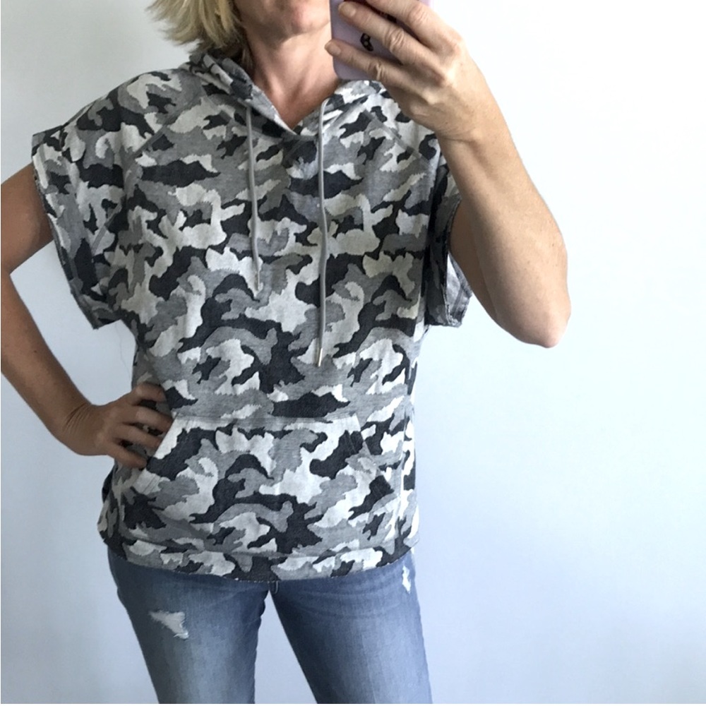 Hooded Camouflage Pullover Top - Picture 5 of 7